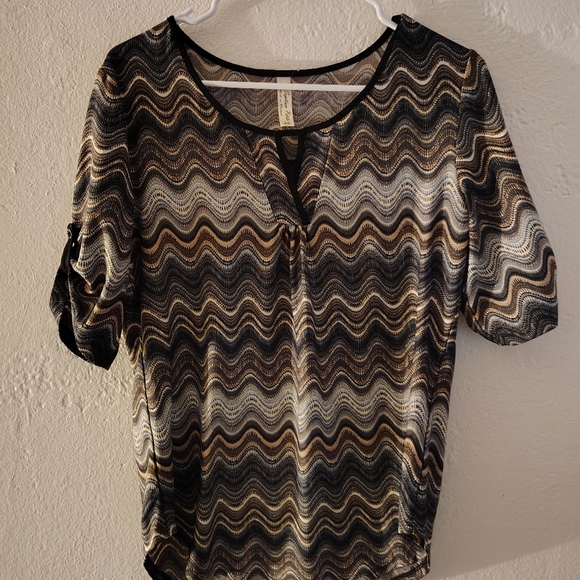 Women's Multicolor Zigzag Top - Picture 3 of 11